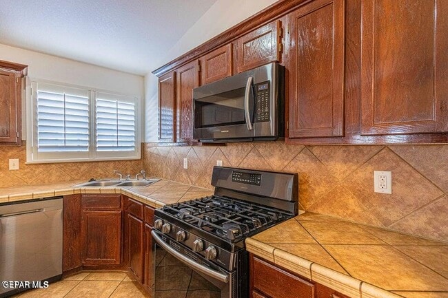 Building Photo - 2080 Shreya St