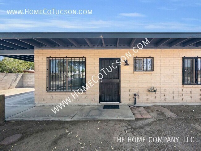 Building Photo - 2349 S Saddleback Ave