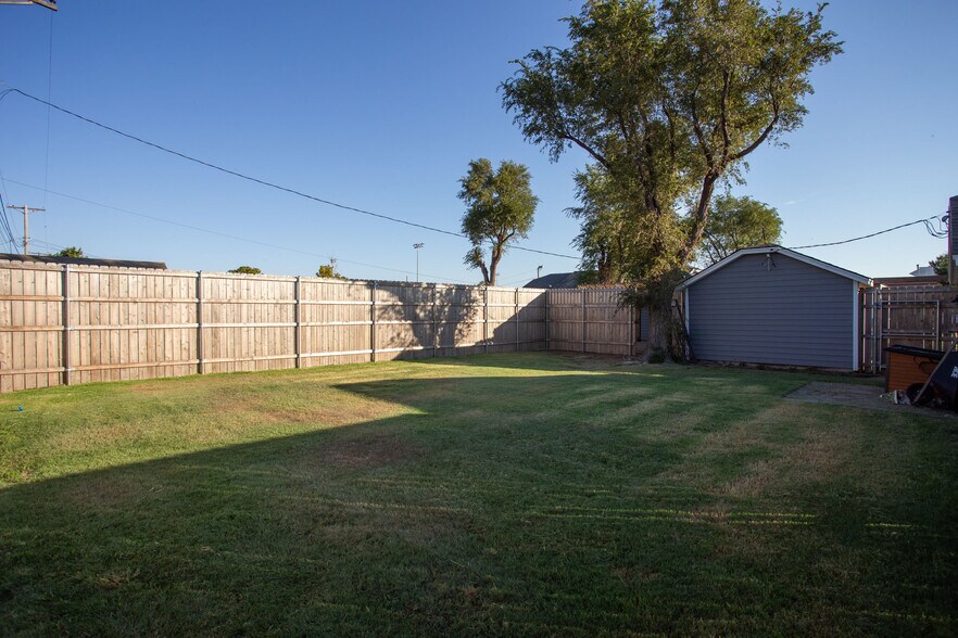 Building Photo - 1105 Main St