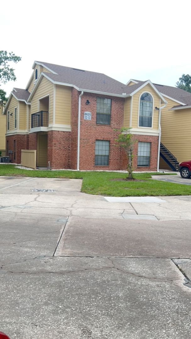 Building Photo - For Rent: 1 Bedroom, 1 Bath in a gated com...