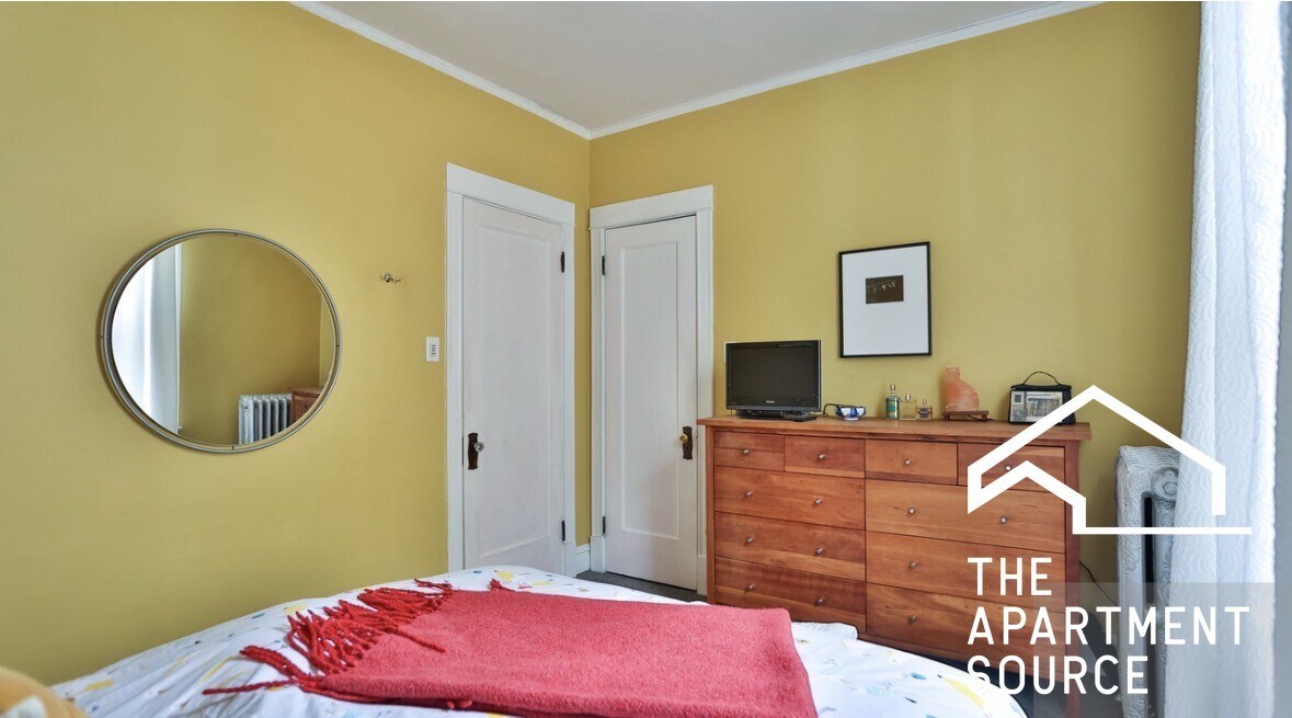 Building Photo - 2549 W Wilson Ave