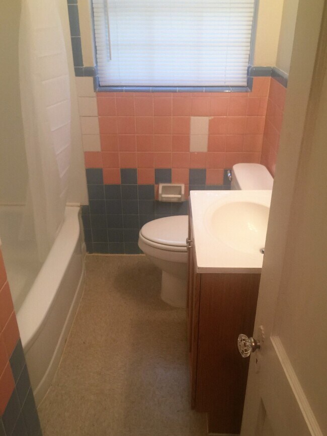 Building Photo - 6063 Yosemite Dr