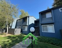 Building Photo - **2 Bed, 2 Bath Condo in Gated Community |...