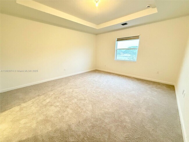 Building Photo - 2760 SE 23rd Ave