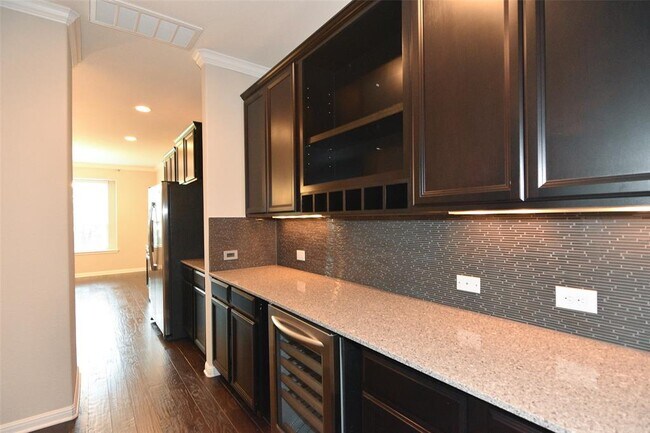 Building Photo - 13400 Briarwick Dr