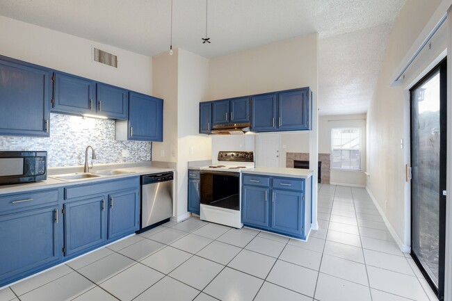 Building Photo - Cute 3 bed 2 bath!