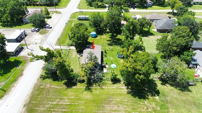 Building Photo - 1721 Main St