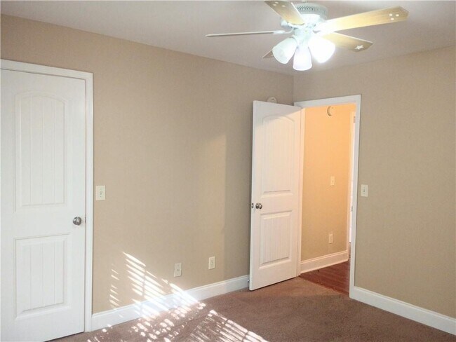 Building Photo - 344 Mary Dr