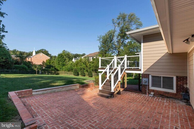 Building Photo - 1208 Forestwood Dr