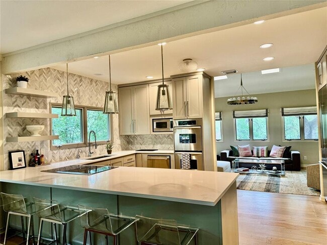 Building Photo - 806 Rock Creek Dr