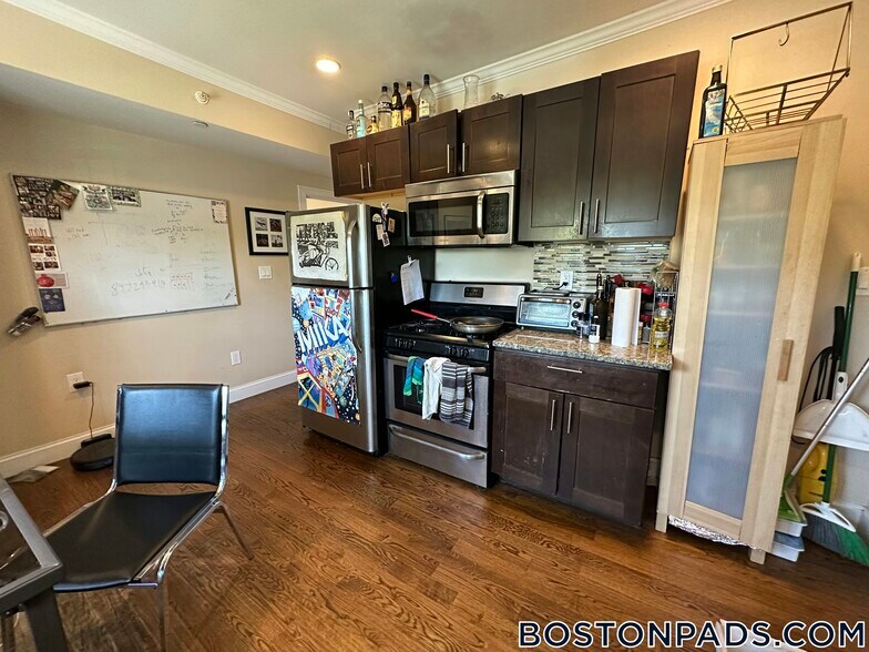 Building Photo - 2973 Washington St