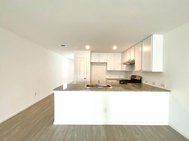 Building Photo - *MOVE IN SPECIAL* Beautiful 4BR/2BA Home with Fenced Yard & Garage!