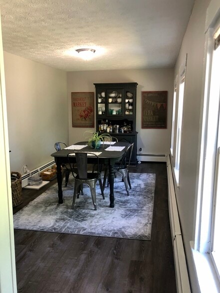 Building Photo - 105 Common St