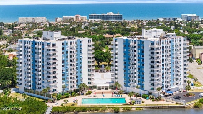 Primary Photo - Stunning 2 bed 2 bath condo with terrific ...