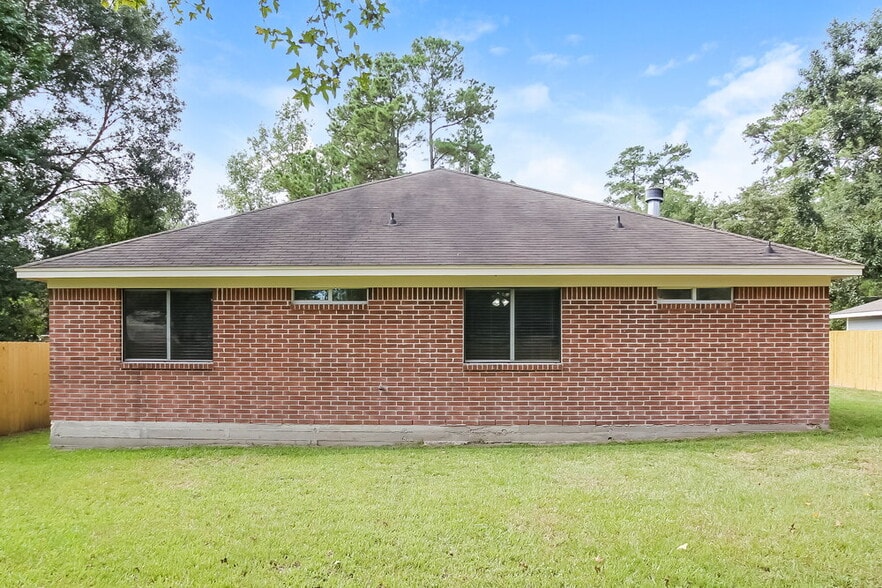 Building Photo - 1528 Glen Oaks Dr