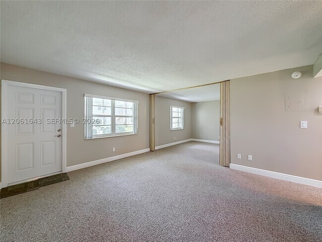 Building Photo - 6211 SW 37th St