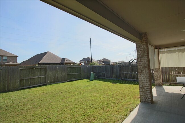 Building Photo - 24727 Tanoureen Dr