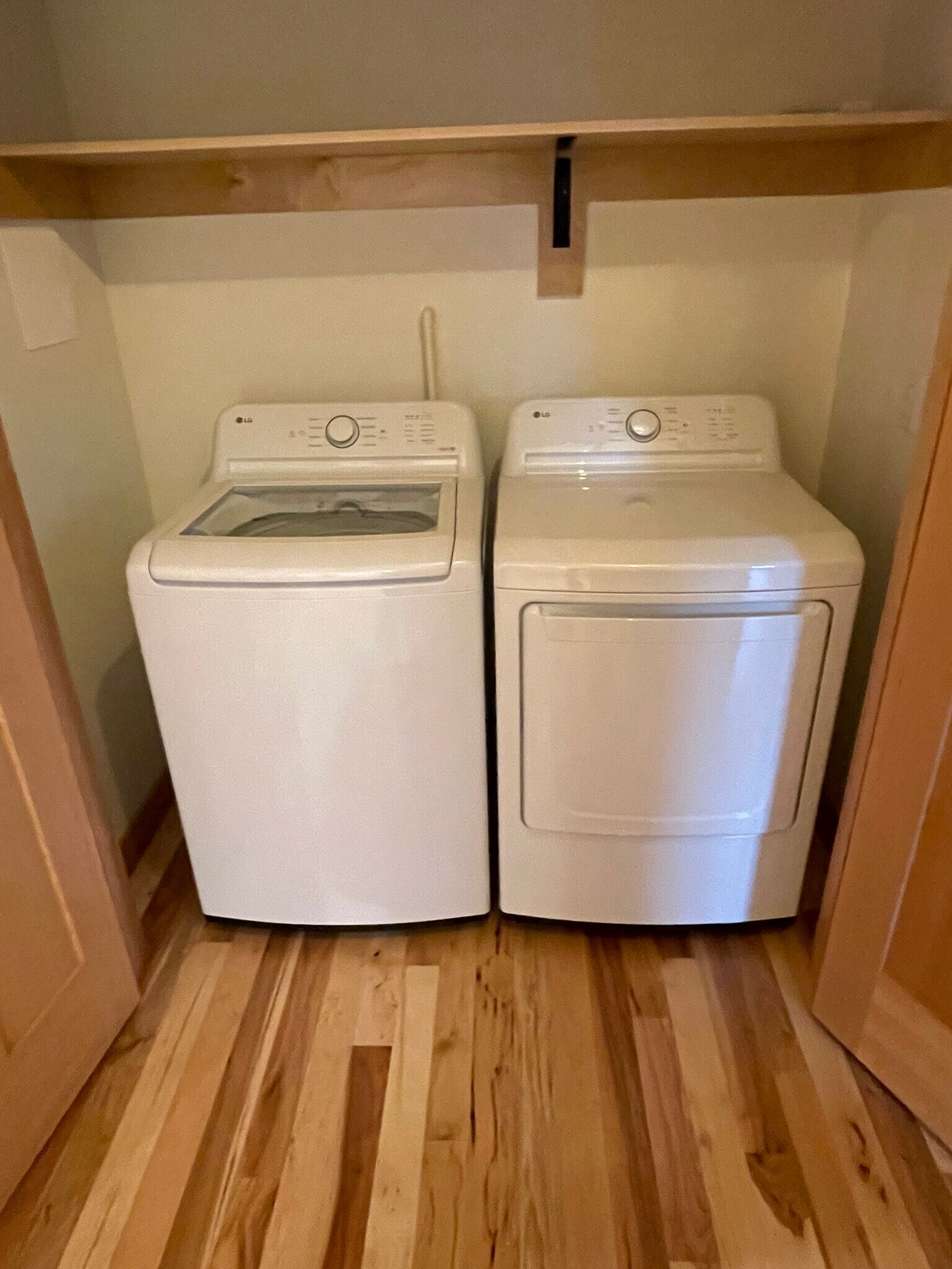 Building Photo - 533 4th Ave SW