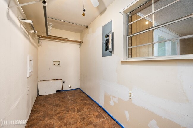 Building Photo - 2020 Clover Ln