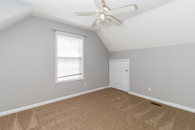 Building Photo - 913 Hazelbrook Way