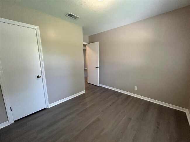 Building Photo - 506 Seville Dr