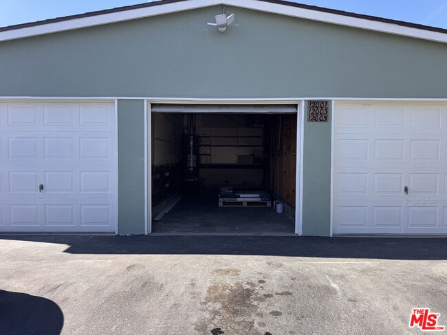 Building Photo - 12001 Sylvester St