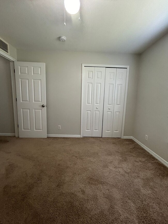 Building Photo - 3 Bedroom 2 Bath 2 Car Garage In Cape Coral!