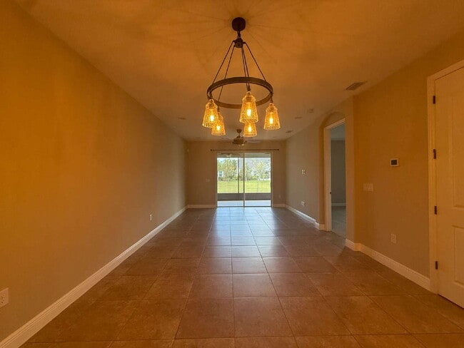 Building Photo - 3/2 townhome in desirable Loren Cove!