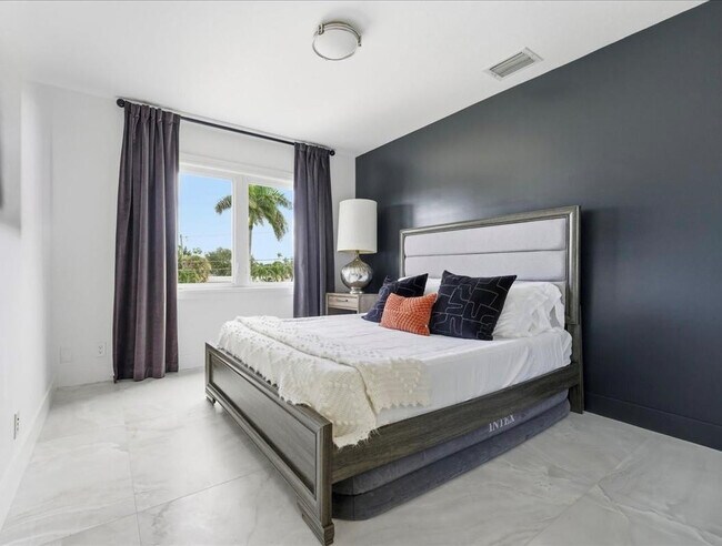 Building Photo - 4331 W Tradewinds Ave