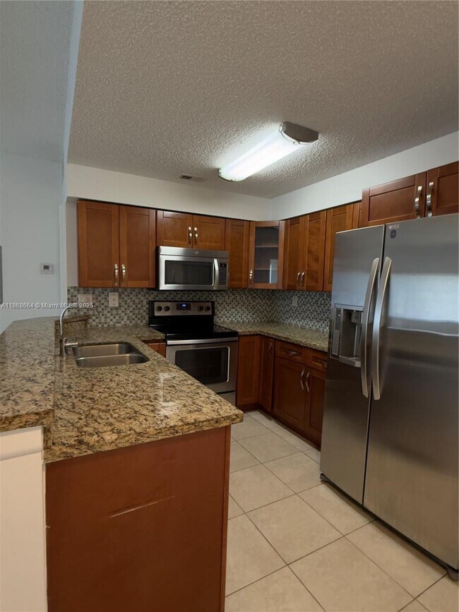 Building Photo - 2550 SW 18th Terrace