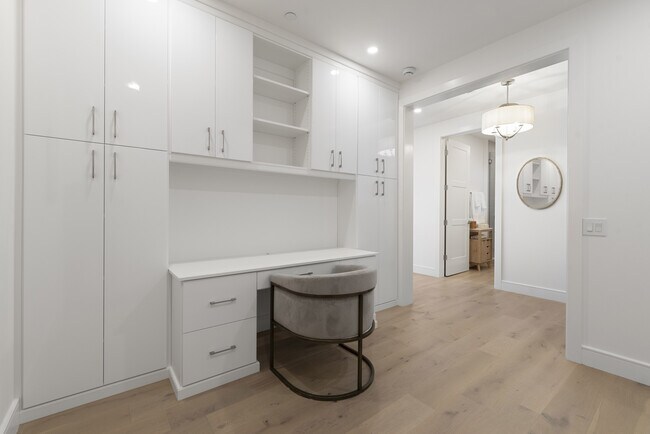 Building Photo - 2425 Peachtree Rd NE