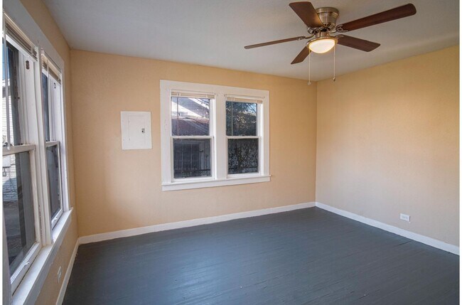 Building Photo - Great Home So Close to Downtown!