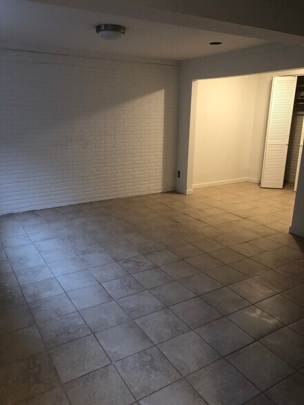 Building Photo - 22 Amesbury St