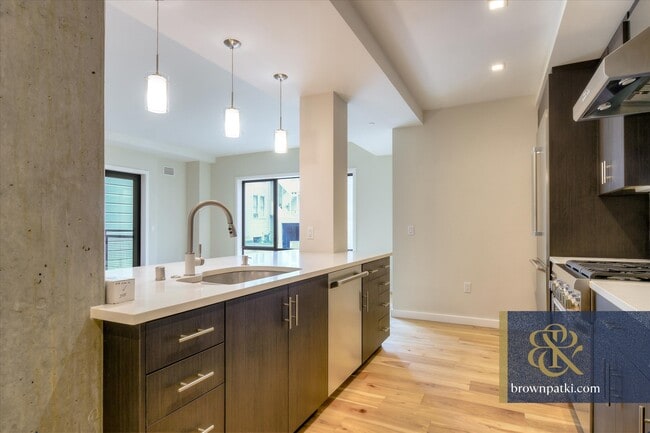 Building Photo - 1731 Powell St