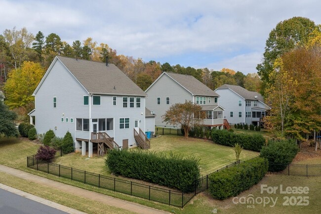 Building Photo - 5829 Dinsmore Ln