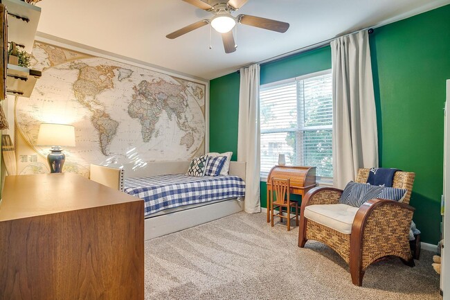 Building Photo - Beautiful Home on Corner Lot in South Hill...