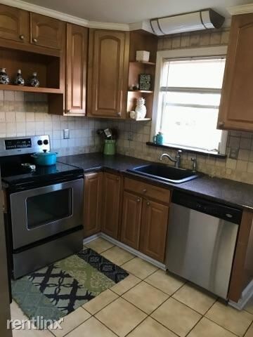 Building Photo - 3 br, 1.5 bath Townhome - 1803 Lovering Ave