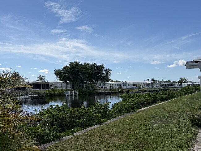 Building Photo - "Charming 2-Bed, 2-Bath Mobile Home Retreat in Harbor Cove!"