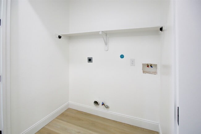 Building Photo - 1214 W 24th St