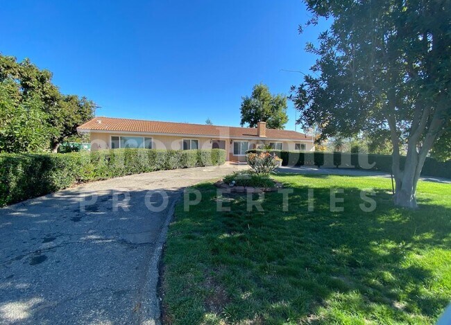 Building Photo - 30459 Rolling Hills Dr