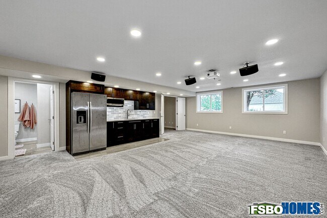 downstairs wet bar - 14404 Maple Dr