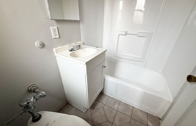 Interior Photo - Telford 3405