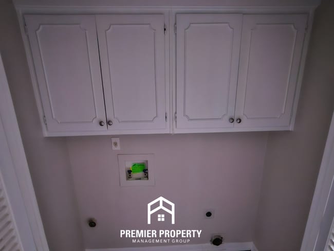 Building Photo - Large 4 Bedroom Home for Rent in Memphis | Hardwood Floors, Fireplace & Fenced Yard