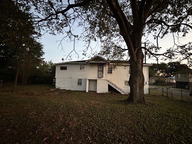 Primary Photo - 5937 Malcolm Ave
