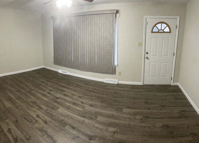 Building Photo - 4932 N Creasy Springs Rd