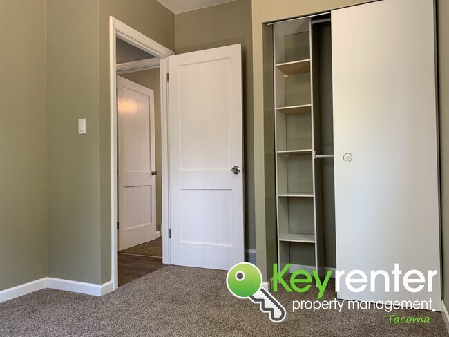 Building Photo - Recently Remodeled 3bd/1.5Bath Tacoma House!