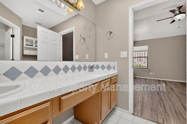 Building Photo - 1409 Stoneway Dr NW