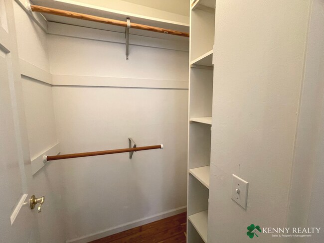 Building Photo - Large 3 Bedroom, 2.5 Bathroom, Great Neigh...
