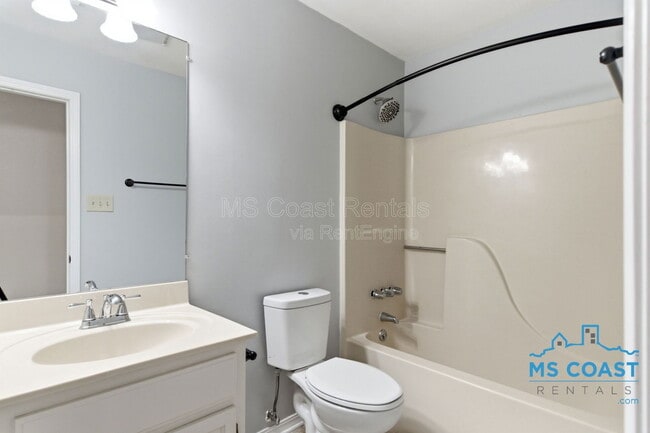 Building Photo - 880 Oio Pl