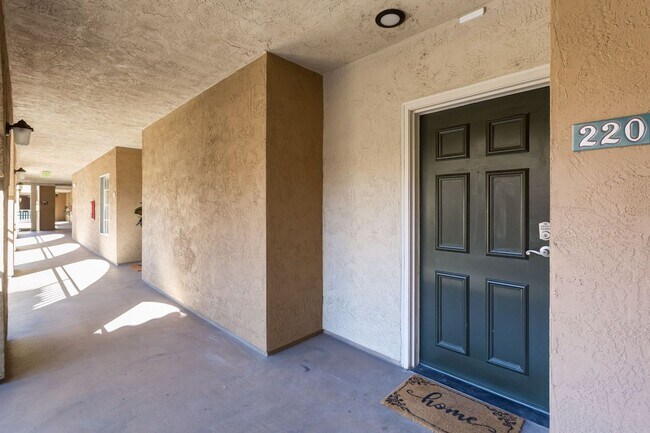 Building Photo - Corner condo in the highly desirable River Colony community!